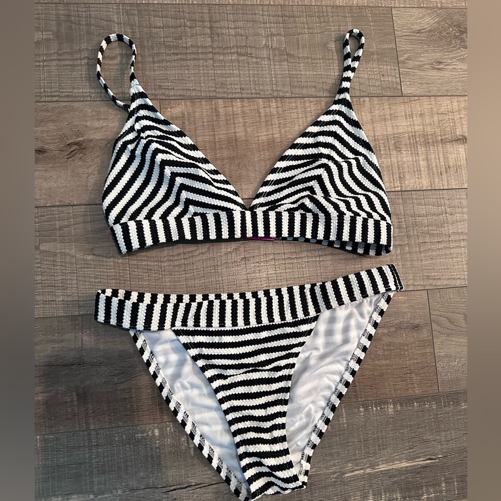 Cabana del Sol bikini. Size large. Black & white